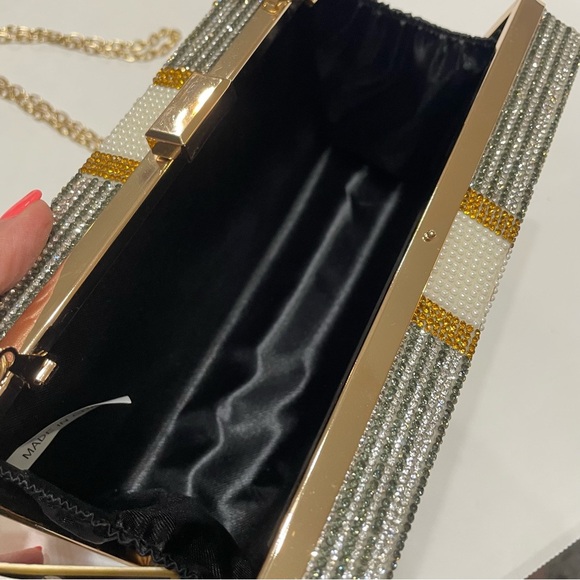Crystal Money Clutch Bag with shoulder strap. NWT. Rhinestone. Calessa. - Picture 9 of 12